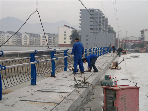 铁岭不锈钢复合管护栏常见问题及解决方案